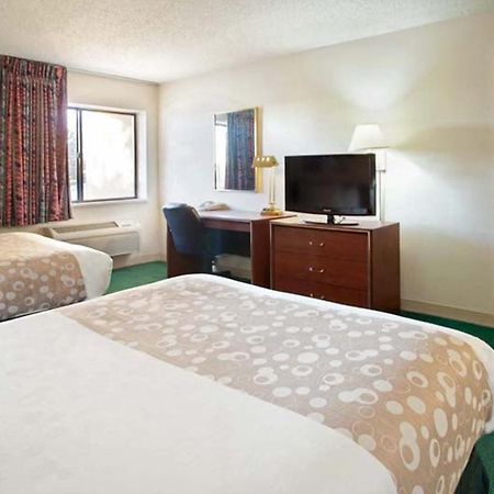 Norwood Inn & Suites Indianapolis East Post Drive מראה חיצוני תמונה
