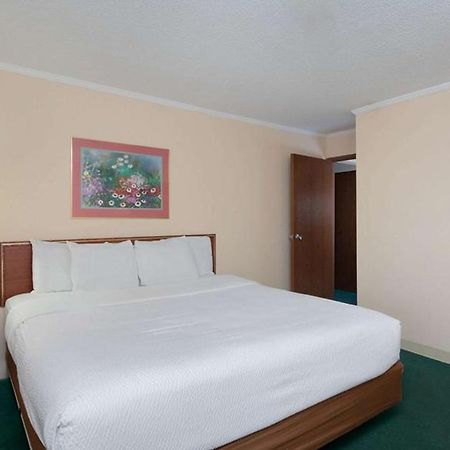 Norwood Inn & Suites Indianapolis East Post Drive מראה חיצוני תמונה