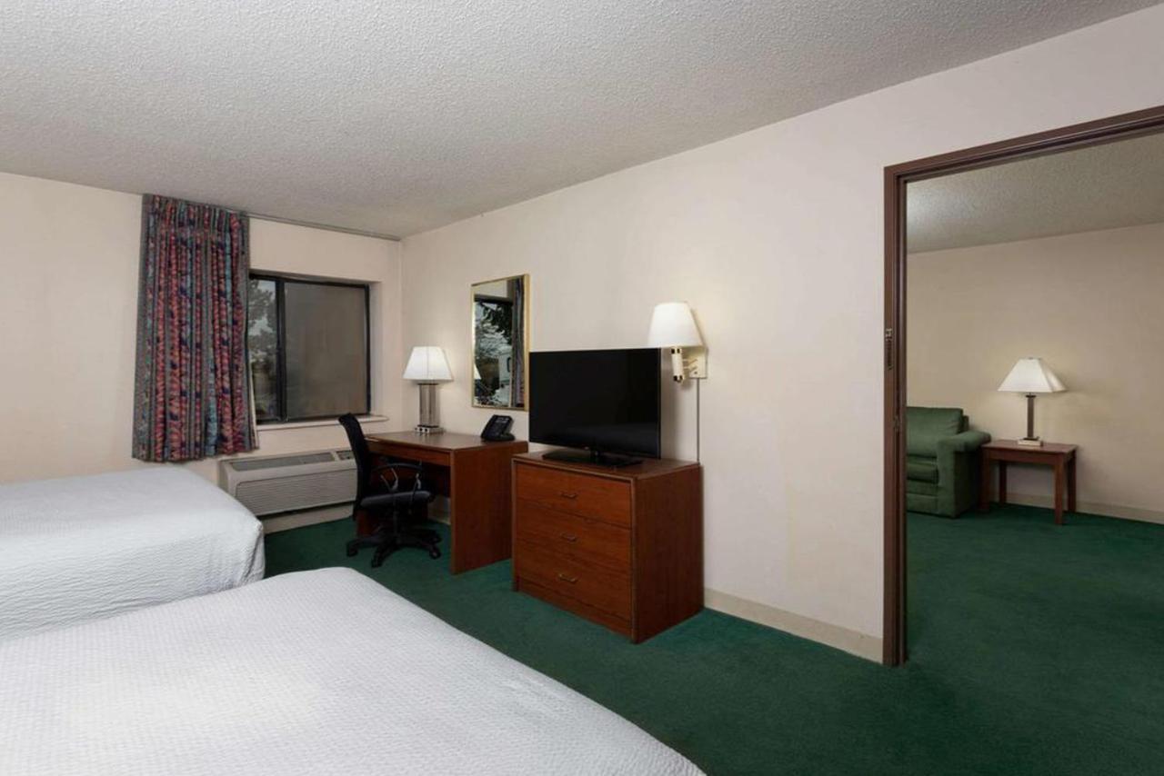 Norwood Inn & Suites Indianapolis East Post Drive מראה חיצוני תמונה