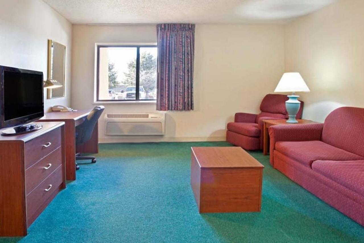 Norwood Inn & Suites Indianapolis East Post Drive מראה חיצוני תמונה