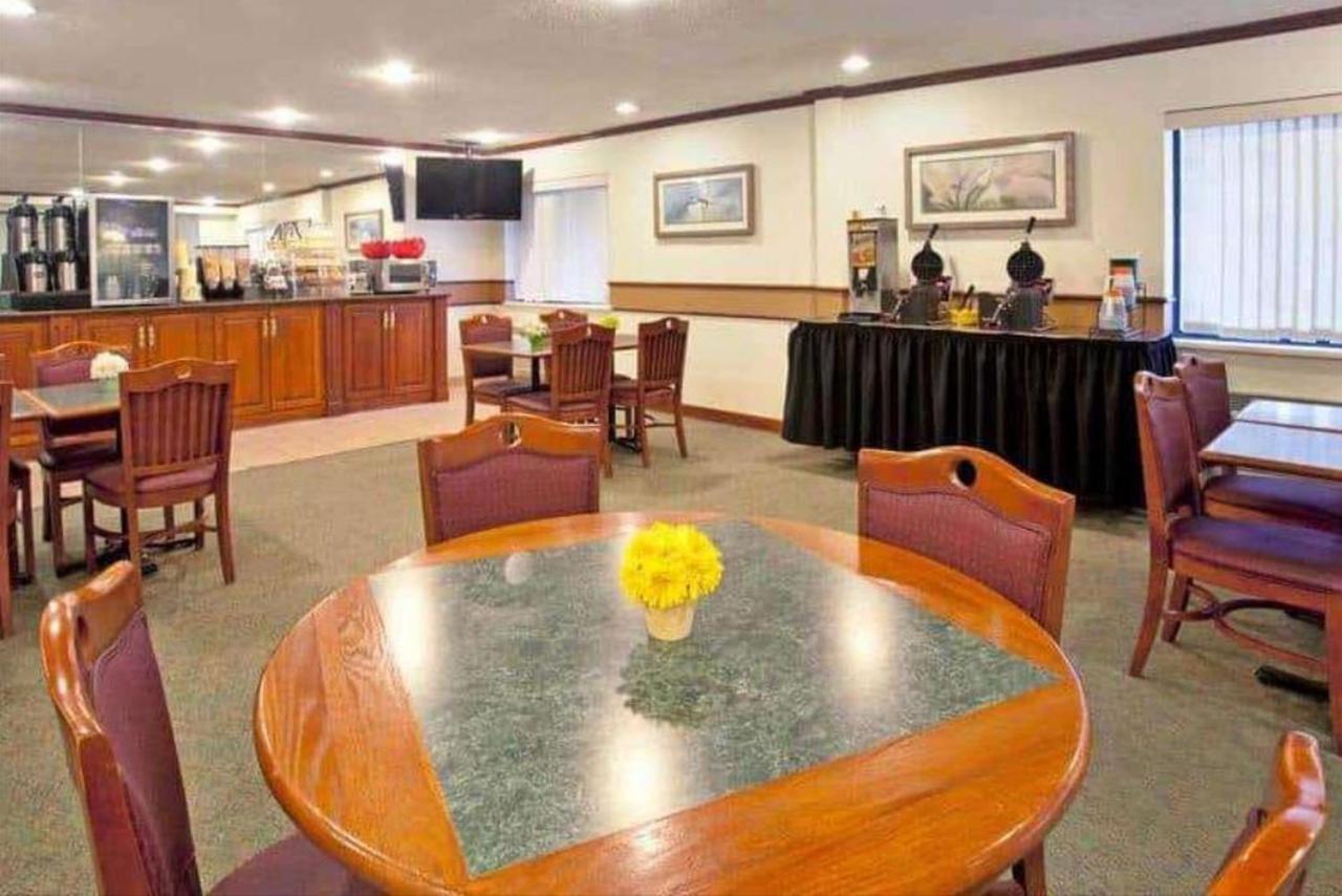Norwood Inn & Suites Indianapolis East Post Drive מראה חיצוני תמונה