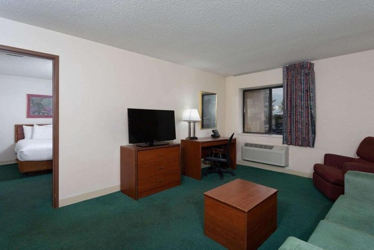 Norwood Inn & Suites Indianapolis East Post Drive מראה חיצוני תמונה