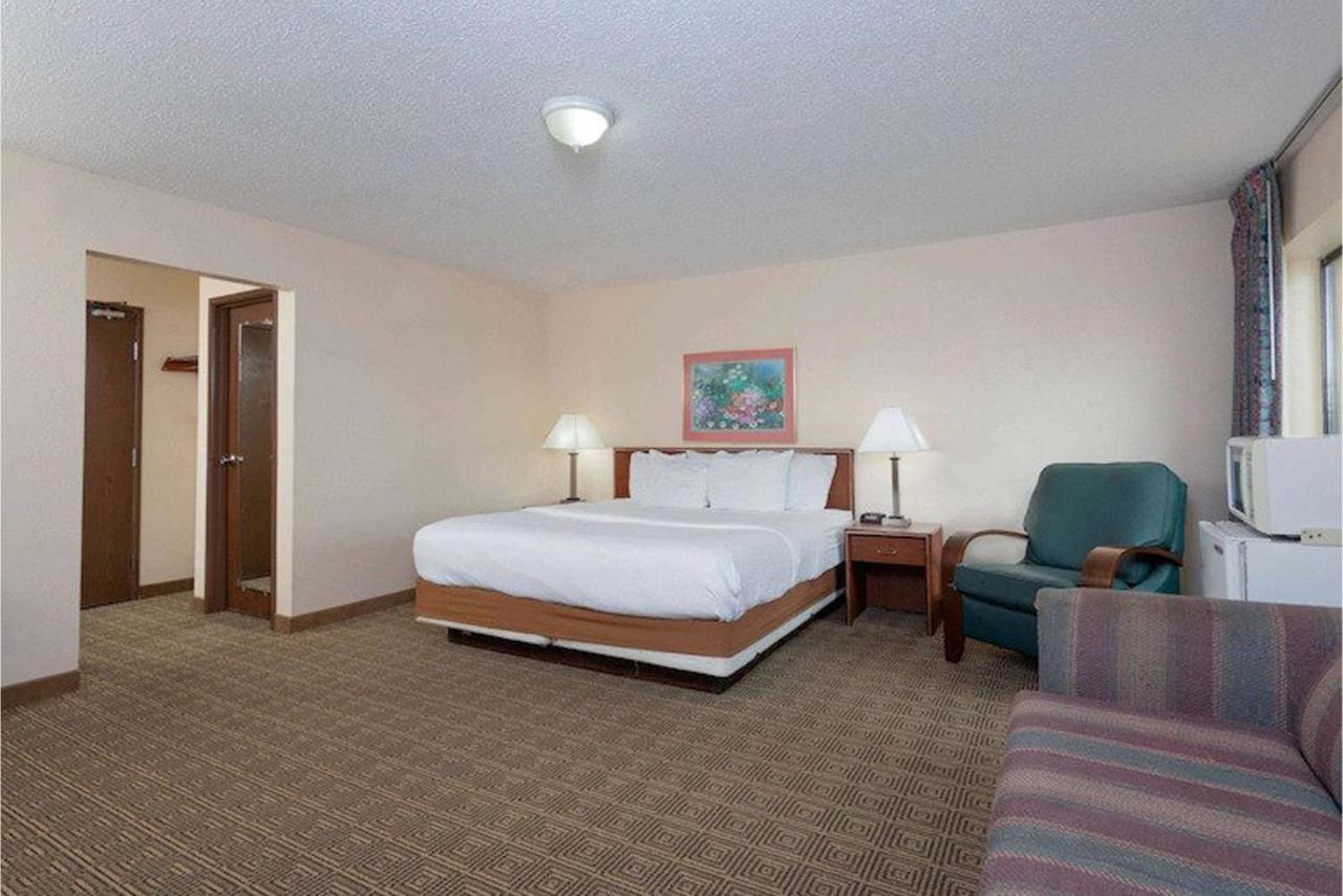 Norwood Inn & Suites Indianapolis East Post Drive מראה חיצוני תמונה