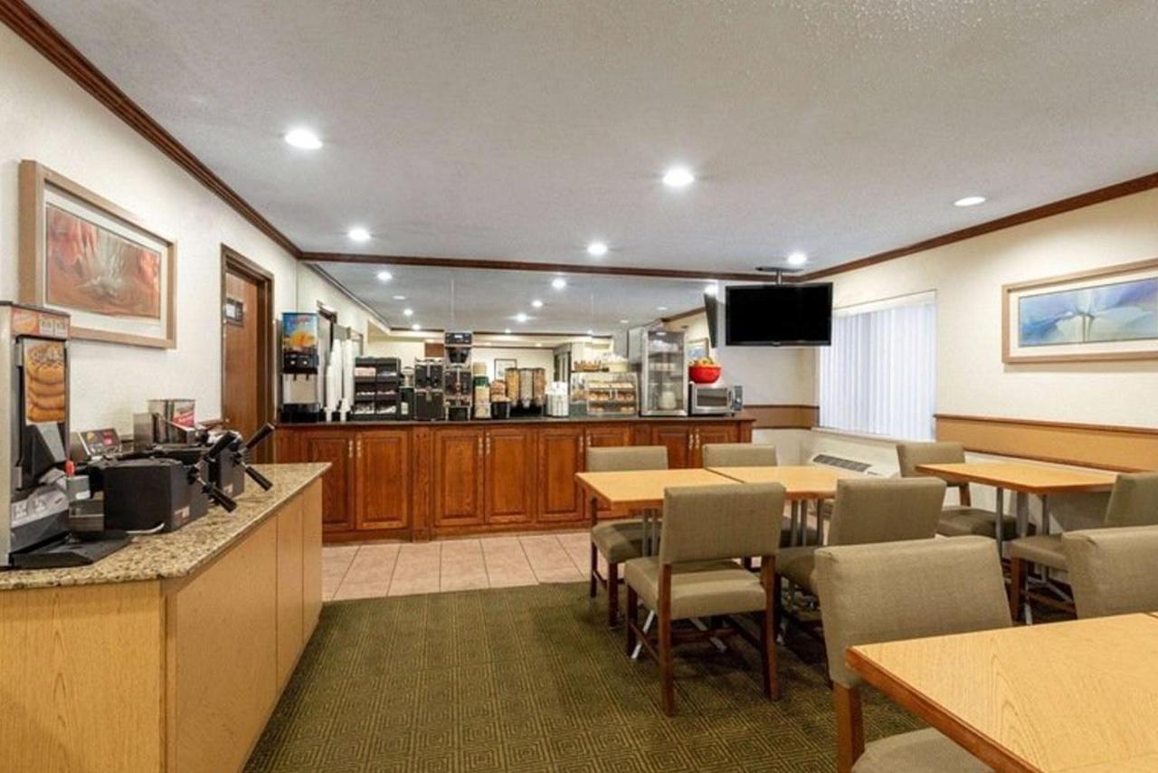 Norwood Inn & Suites Indianapolis East Post Drive מראה חיצוני תמונה