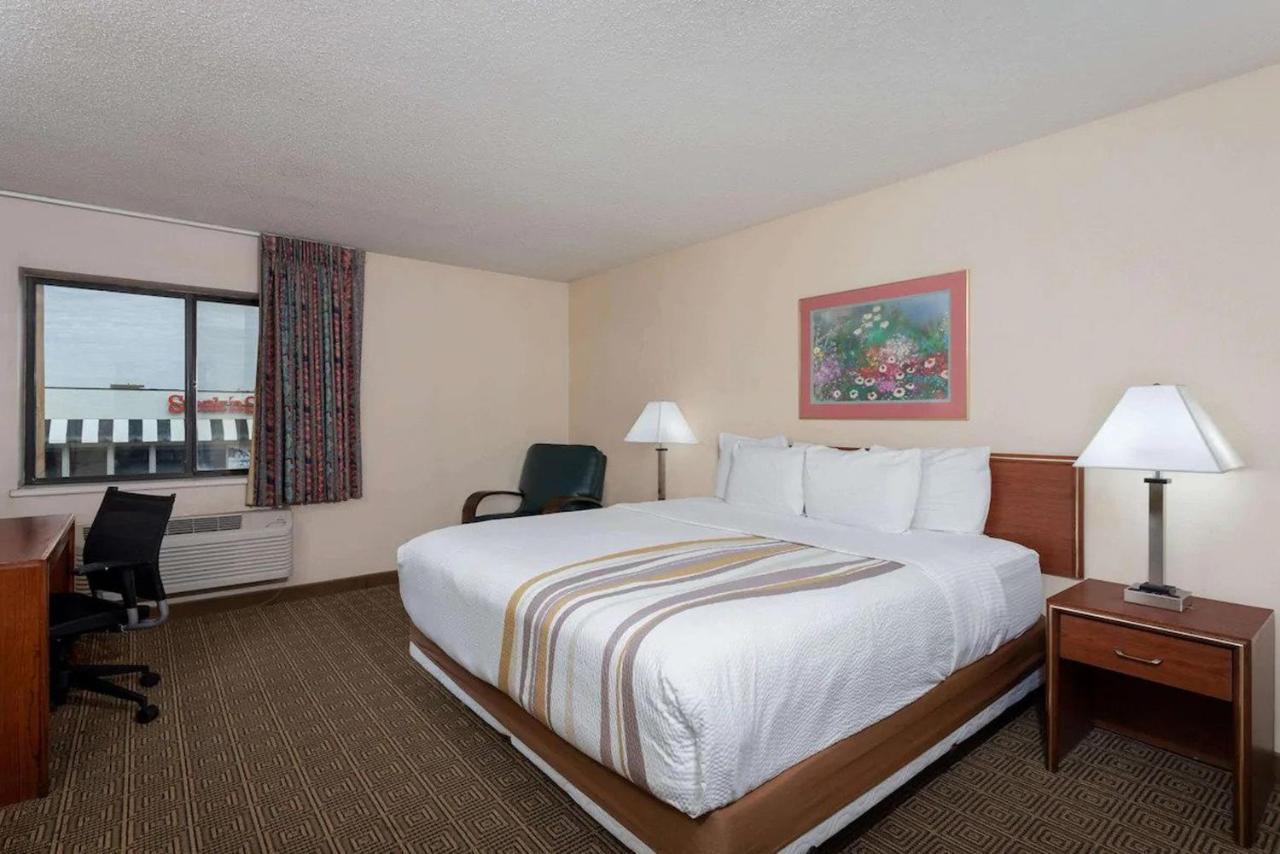 Norwood Inn & Suites Indianapolis East Post Drive מראה חיצוני תמונה