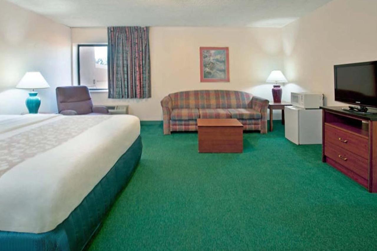Norwood Inn & Suites Indianapolis East Post Drive מראה חיצוני תמונה