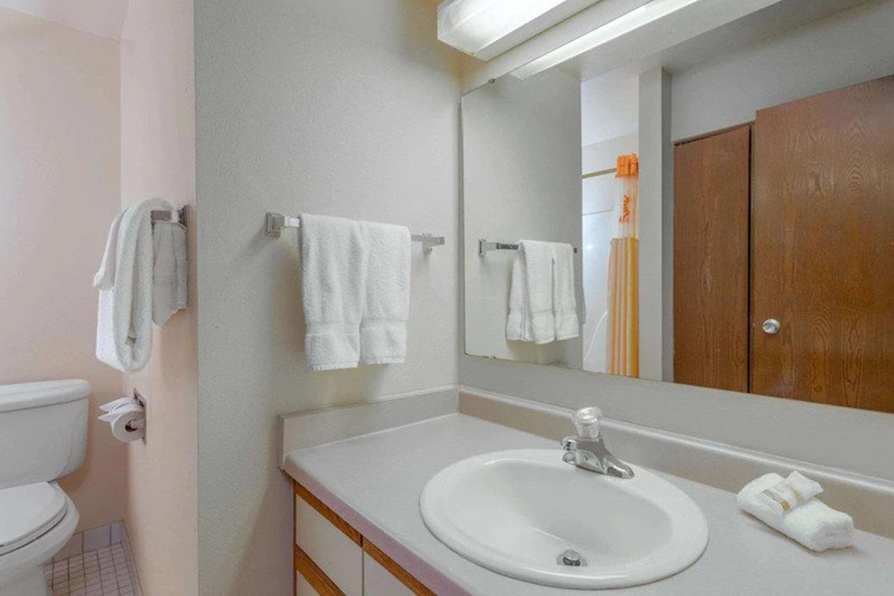 Norwood Inn & Suites Indianapolis East Post Drive מראה חיצוני תמונה