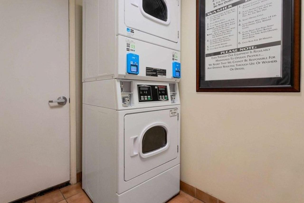 Norwood Inn & Suites Indianapolis East Post Drive מראה חיצוני תמונה