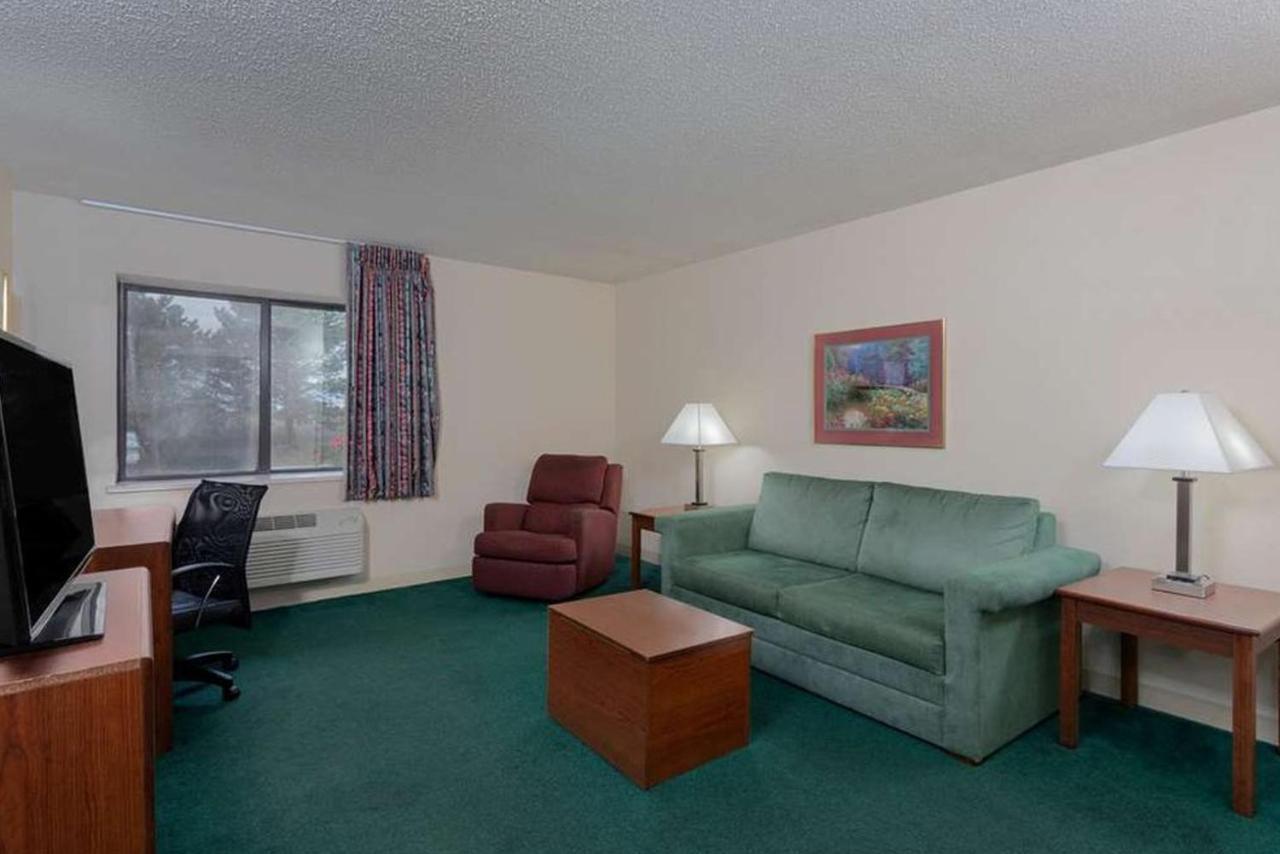 Norwood Inn & Suites Indianapolis East Post Drive מראה חיצוני תמונה