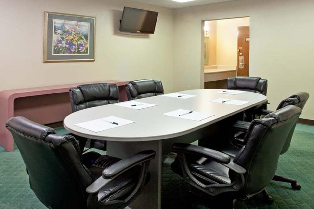 Norwood Inn & Suites Indianapolis East Post Drive מראה חיצוני תמונה