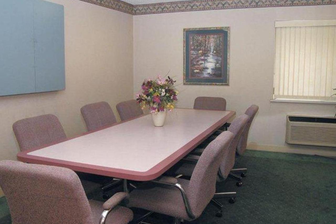 Norwood Inn & Suites Indianapolis East Post Drive מראה חיצוני תמונה
