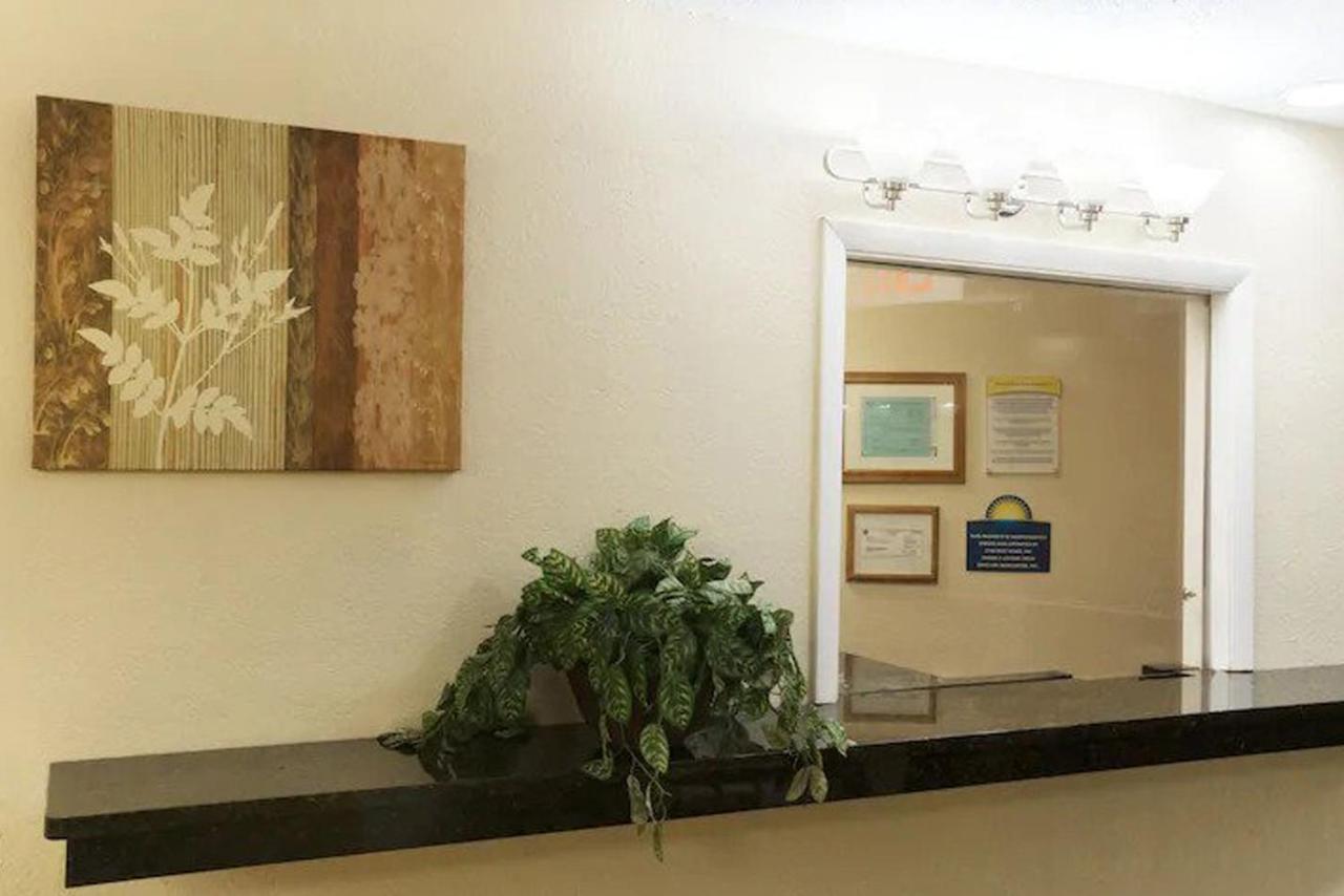Norwood Inn & Suites Indianapolis East Post Drive מראה חיצוני תמונה