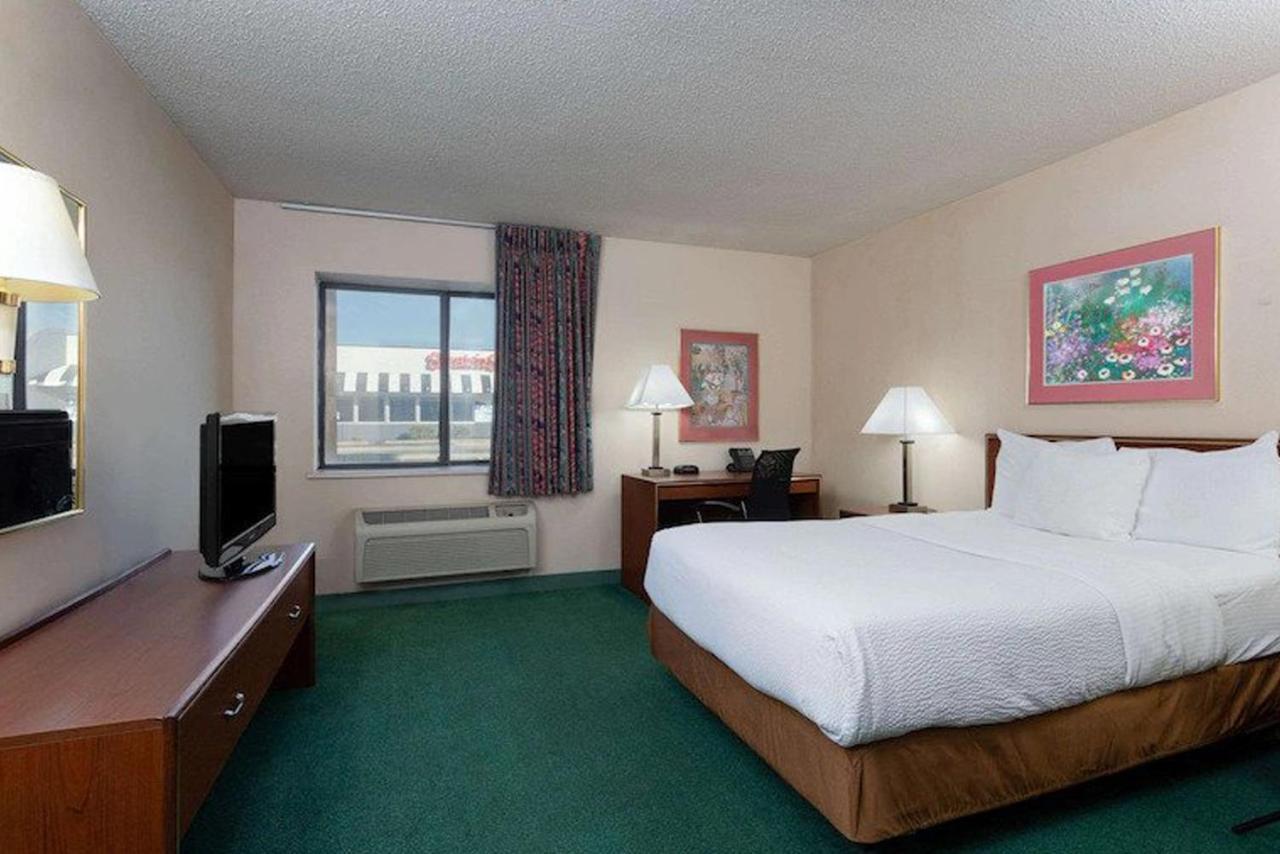 Norwood Inn & Suites Indianapolis East Post Drive מראה חיצוני תמונה