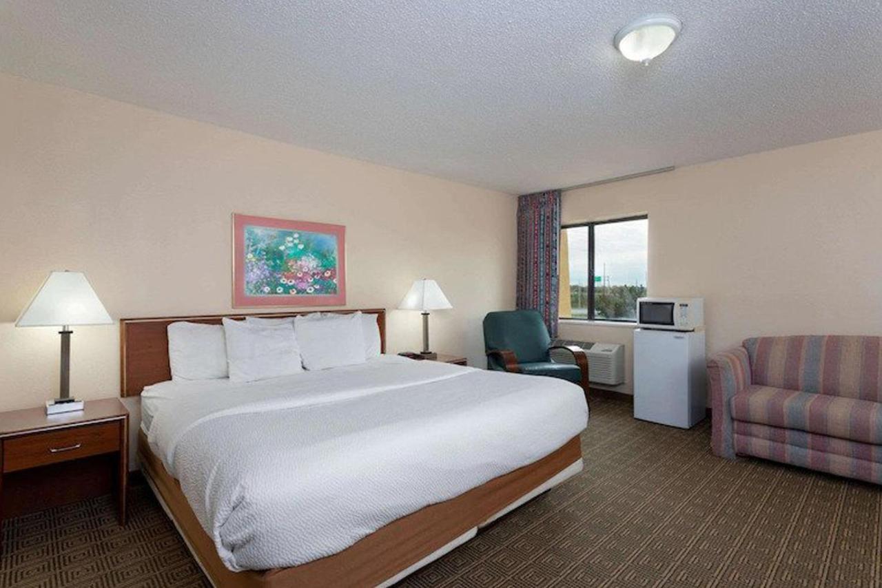 Norwood Inn & Suites Indianapolis East Post Drive מראה חיצוני תמונה